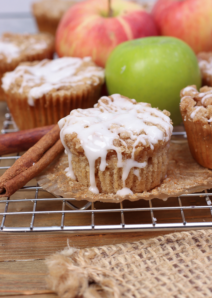 apple crumb muffins