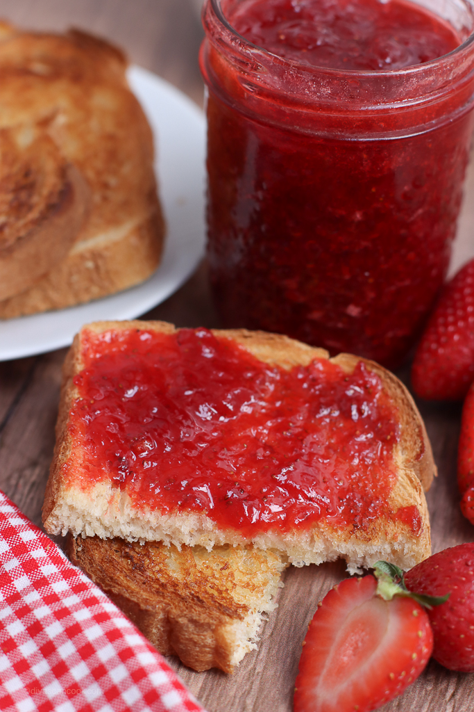 simple strawberry jelly